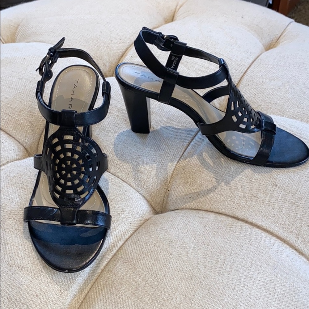 LAST CHANCE SALE ❤️Tahari Black Sandals